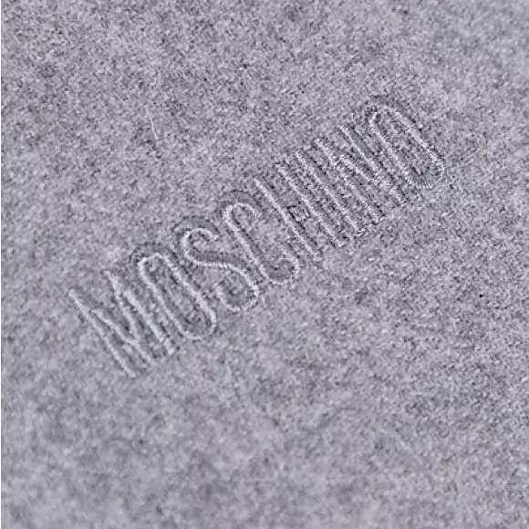 🆕🔥AUTHENTIC MOSCHINO WOOL SCARF🔥🆕 - Picture 7 of 12